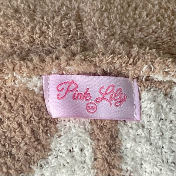 NWOT Pink Lily Women’s It Was All A Dream Neutral Checkered Floral Robe Size S/M - Picture 4 of 7